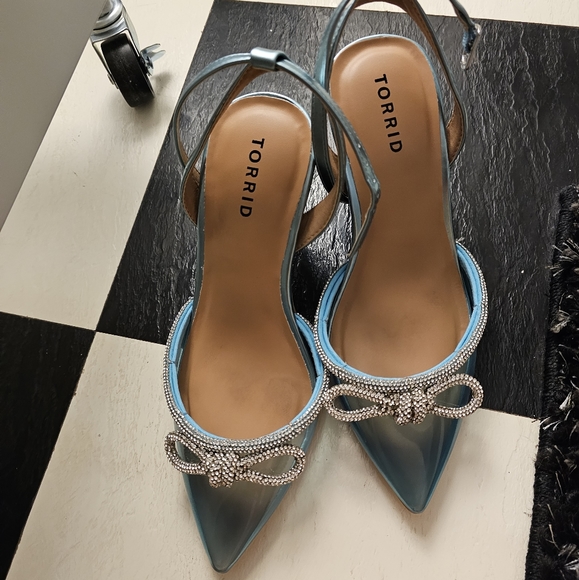 Torrid teal pointy toe kitten heels with Rhinestones - Picture 2 of 4